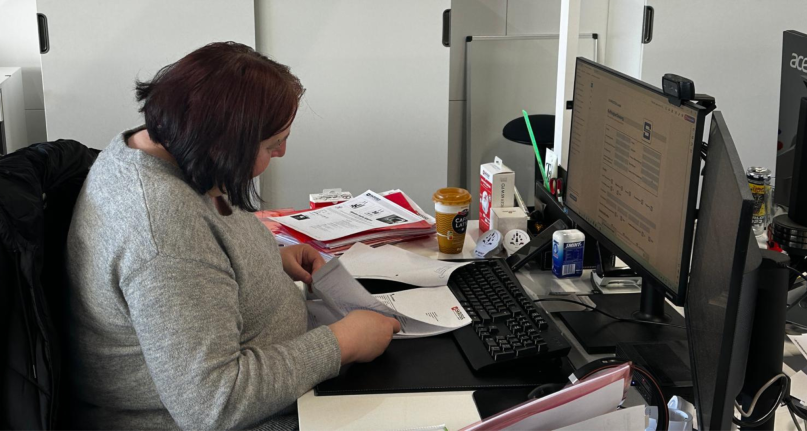 Are you interested in personalized travel adapters from SKROSS? <strong>Susanne will be happy to advise you! </strong>