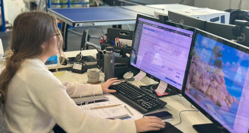 Questions about technical data from SENA Kommunikation? <strong>Jill is at your disposal.</strong>