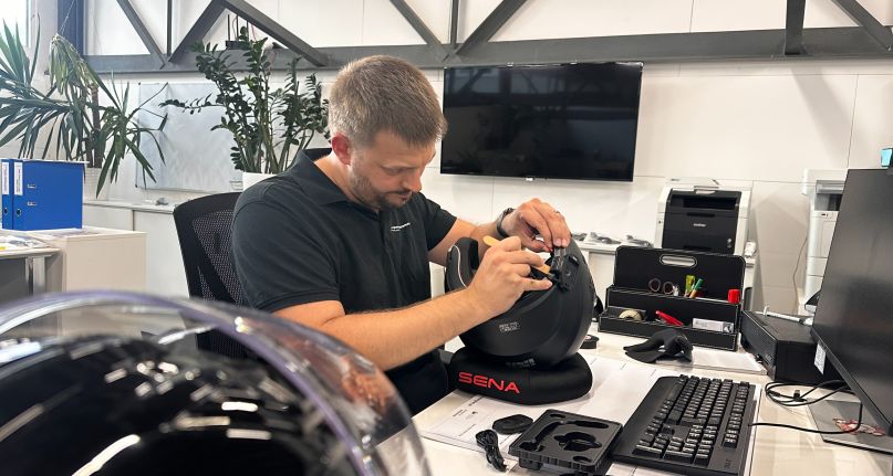 Do you need help with the SENA installation? <strong>Marco will be happy to help you.</strong>