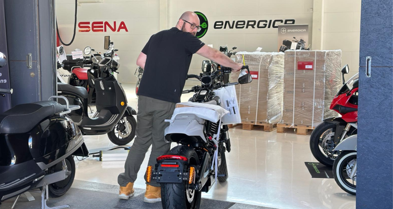 Werkstatt gesucht für E-Motorrad oder E-Roller? <strong>Bei E-Performance in Stansstad bist du in guten Händen.</strong>