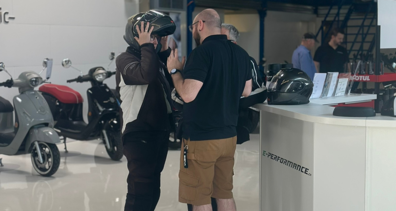 Fragen zum Headset oder Helm von SENA? <strong> Bruno hilft dir gern! </strong>